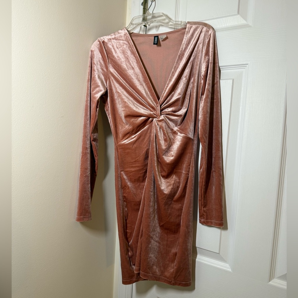 Divide Pink / Dusty Rose velvet long sleeve cocktail dress H&M